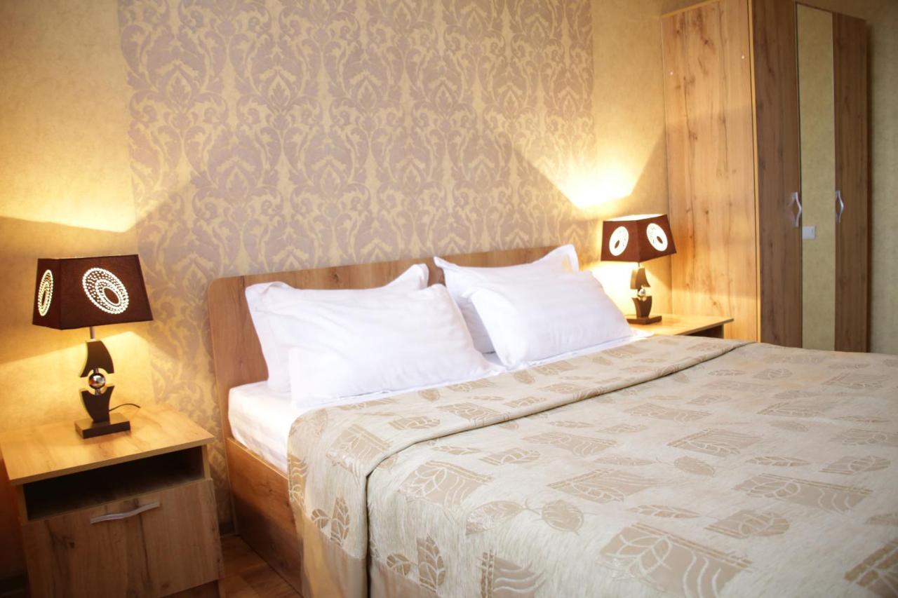 City Hotel Ust-Kamenogorsk Ngoại thất bức ảnh